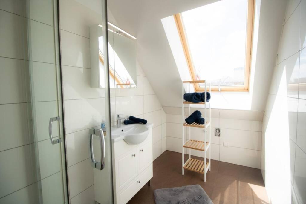 Sunny & Cozy Penthouse With Balcony L Dg4'14 Appartement Wenen Buitenkant foto