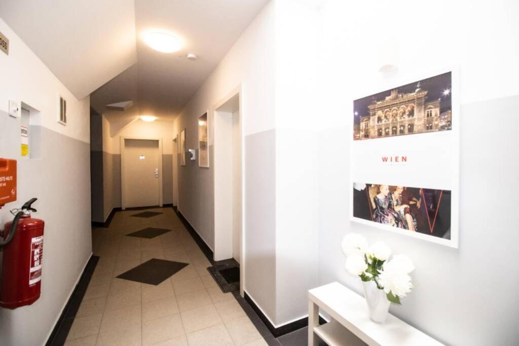 Sunny & Cozy Penthouse With Balcony L Dg4'14 Appartement Wenen Buitenkant foto