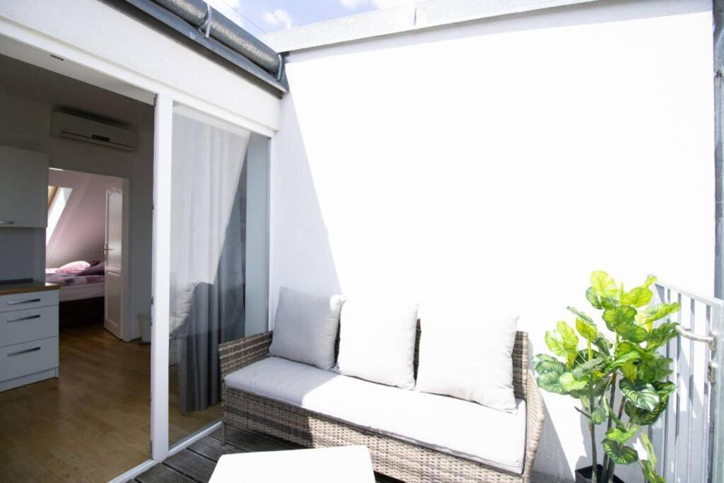 Sunny & Cozy Penthouse With Balcony L Dg4'14 Appartement Wenen Buitenkant foto