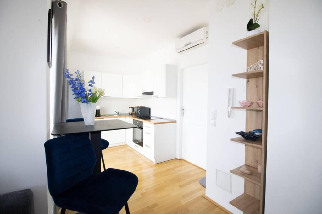 Sunny & Cozy Penthouse With Balcony L Dg4'14 Appartement Wenen Buitenkant foto